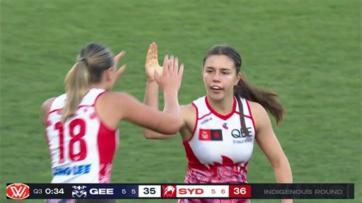 Hurley gets the perfect bounce 😮‍💨 | AFL Women's