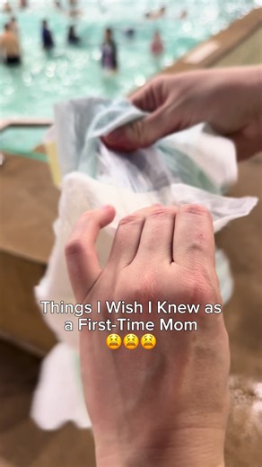 What I do when I forget a swim diaper 🙌 💦 Follow for daily mom hacks 💁‍♀️ #hacs #lifehacks #motherhood #poolhacks #activekids