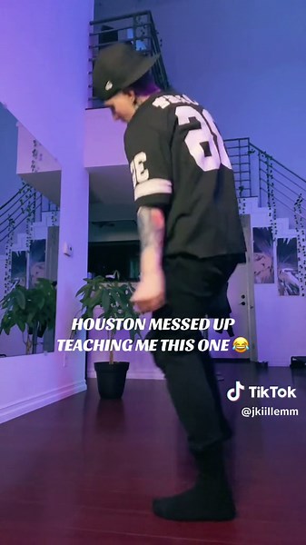 Teach me all the dances thanks 😂 see yall march 9 & 10 with @TASTE ENTERTAINMENT #jkiillem #queer #wlw #lesbian #gay #lgbt #flexcupid #flexdance #houston #texas #linedance #tasteent #womenonly #trending #fyp #foryoupage