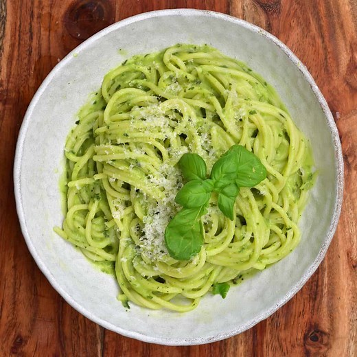 Creamy Avocado Pasta Sauce (Green Pasta)