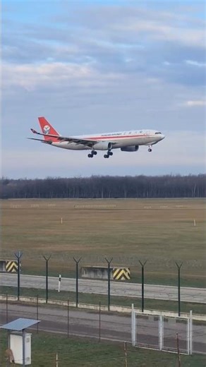 Sichuan A330 landing at LHBP #airbusa330 #a330 #lhbp #planespotting #aviationlovers