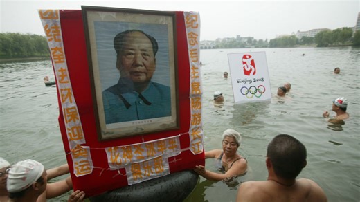 万里长江横渡，极目楚天舒！