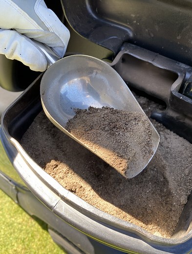 How Do You Use a Golf Cart Sand Bottle? (Explained) – Golf Cart Go