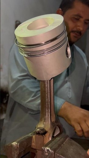 Piston Ring Installation’ Cylinder Engine Restoration’