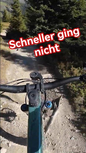 Kontrolle ist alles – dieser Trail verzeiht keinen Fehler 😬🔥 #laax #mtbdownhill
