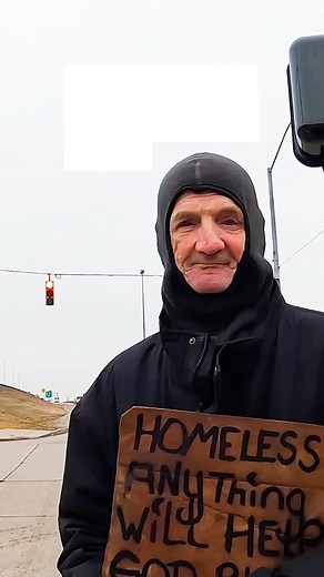 HELPING A HOMELESS MAN IN NEED 👊 #homeless #kindness #humanity #helpingothers #nonprofit | Human Kindness Movement