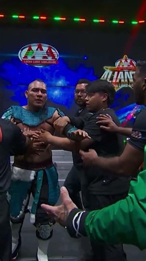 Dragon Lee y El Hijo del Vikingo se dan con todo #luchalibre #luchalibreaaa