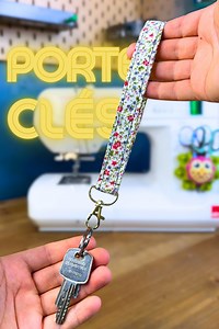 297K views · 2.1K reactions | Comment coudre un Porte-Clefs tout simple, à partir d'une bande de tissu coupée dans une chute de 40 cm de long sur 8 cm de large. Tu auras également besoin d'un mousqueton pour accrocher ton trousseau. C'est facile et rapide à coudre, ça peut faire un petit cadeau utile et pratique, et ça te débarrasse de restes de tissus qui trainent depuis longtemps ! | Couture Enfant | Facebook