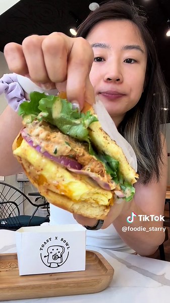 Can't believe it's already been a year since my favorite brunch spot in Hoboken opened its doors! 🎉🍽️ Toast x Bowl is celebrating their first anniversary with some amazing deals from August 5th to 11th. Spend $20 and get a free keychain, or spend $40 and snag a trendy tote bag! 🛍️ 📣Toast x Bowl 📍328 Washington St, Hoboken, NJ 07030 Their summer menu is a hit! The Thai/Malaysian Curry Chicken Bowl is a must-try for anyone who loves a hearty Asian meal—the sauce is perfect with the rice, and 