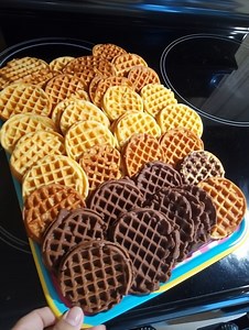 Three Ways to Make Easy Keto Mini Waffles (Chaffles) These are a must-have in my house. I prepare a lot of these and store them in the fridge or freezer so I can grab them for breakfast or a snack. They always taste excellent, whether sweet or savory. Basic Chaffle Recipe (makes around 4 little waffles) One big egg ½ cup of shredded cheese (mozzarella for sweet or neutral, cheddar for savory) 1–2 tablespoons of almond flour (optional, but it makes the texture more like a "waffle") A little bit o