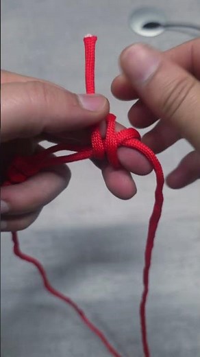 How to Tie a Scaffold Paracord Knot in 30 Seconds | Easy Guide