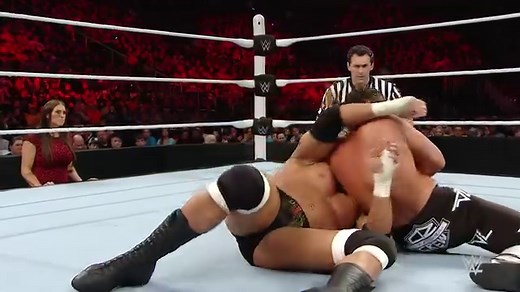 Le Champion WWE Triple H rencontre Dolph Ziggler dans ce Match rare entre les deux à WWE Raw en 2016! Offert par le WWE Network et WWE France. | WWE France