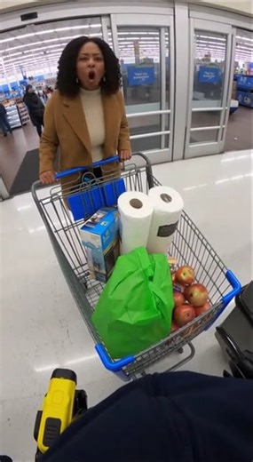 HE DID NOT JUST DO THAT! 😱 Store security vs. Customer: Who’s actually wrong here? 🍿👇