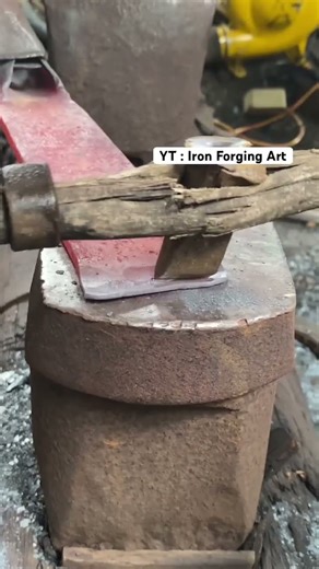 Oh, so this is how blacksmiths stamp and cut iron edges so easily #blacksmithart