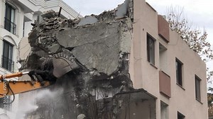 4K Construction Building - Demolition digger destroying an old building - Demolition of apartment block - Medium shot of house being demolished - Building demolition with scoop - Disintegration