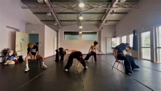 XCROWN on Instagram: "𝐃𝐀𝐘 𝟐𝟎 : 𝐂𝐀𝐋𝐄𝐍𝐃𝐑𝐈𝐄𝐑 𝐗𝐂𝐑𝐎𝐖𝐍💜 • Vidéo training de Drums of Death by @fkatwigs lors de notre show Éclipse à l’Animasia😍 CHOREO : @shivawnjoubert_ @ztato DANCERS : • @al1xxndra • @gabrielcnsi • @caantine • @rubzrubyy_ • @flutter.vo • @yasmoothie #xcrown #drumsofdeath #fkatwigs #dance #dancer"