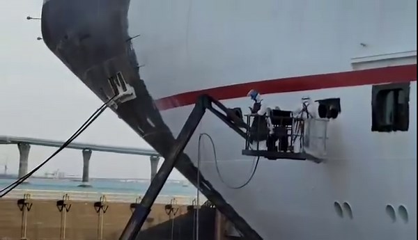 36K views · 373 reactions | The paint is being removed from the Carnival FREEDOM LOVERS. Video by Abdul Kosim KF. | Carnival Cruise Line Miami Blog | Facebook