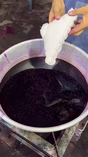 #fypシ #fyp #fup #support #tiktok #viralvideos #trending #viral #tiedye #tiedyedesign #diyart #desiart #clothingdesign #viralvideo #foryou #handmade #creative #smallbusiness