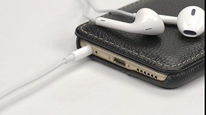 StilGut Book Type with Clip, Genuine Leather Case, Cover for LG G4 & G4 Verizon, Cognac Brown