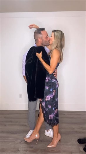 CARRIE MAIO on Instagram: "Also comes in a gorgeous red for the holidays. 🥰 Comment SHOP below to receive a DM with the link. Wearing size XS https://liketk.it/5H1uD #ltkootd #ltkmomlife #ltkwedding #weddingguestdress #popilush"