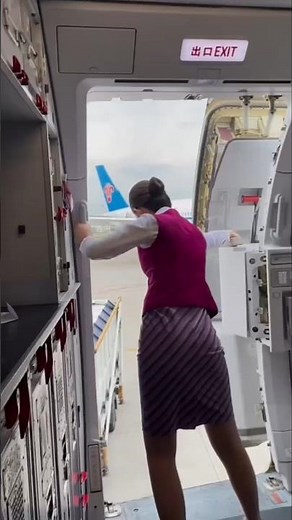 Air hostess vlog shorts || Cabin crew lifestyle || Air hostess job | Beautiful cabin crew #cabincrew