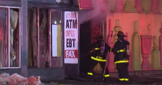 Crews battle large blaze in Detroit