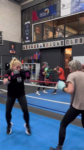 Video's van Mesa Sport Boxing (@mesa_sportrotterdam) met Lost Signal (Deluxe) - Gozart