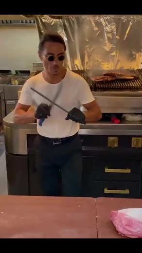 Midget Salt Bae WOWs with His Unique Salt Technique