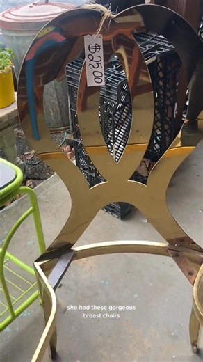 Definitely check out this store if you’re in the area & looking for unique pieces for repurposed home decor & furniture upcyling projects! #upcycledfurniture #upcycledhomedecor #vintagehardware #antiquehardware #upcycledproject #vintageupcycle | Anna Katherine Page