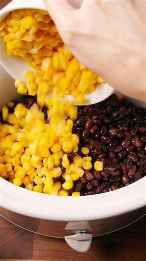 Slow-cooker chicken tortilla soup