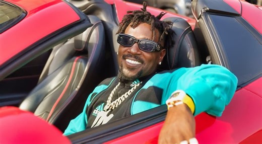 Antonio Brown Is Reportedly Still On The Run From Police For Attempted Murder Charge, As His Whereabouts Have Been Revealed