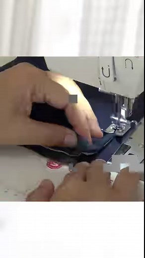 DIY Zipper Tote Bag With Pockets. #sewingprojects #fabricbags #diybags #bagtutorial #sewingforbeginner #easysewingtutorial #totebag #canvasbag | Ae PooiM