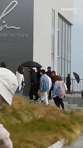 124 reactions | Lay update (220922) Lay was seen showing up at Valentino Qinghuangdao Fashion show #LAY #EXO WeAreOne❤️ video ©️LayZhangBase | I Love EXO | Facebook