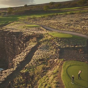Tee off in paradise at the award-winning Manele Golf Course while embracing panoramic views and dramatic cliffside vistas. | Four Seasons Resorts Lanai
