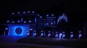 Blinding Lights The Weeknd 2020 Christmas Light Show | Retro songs for everyone