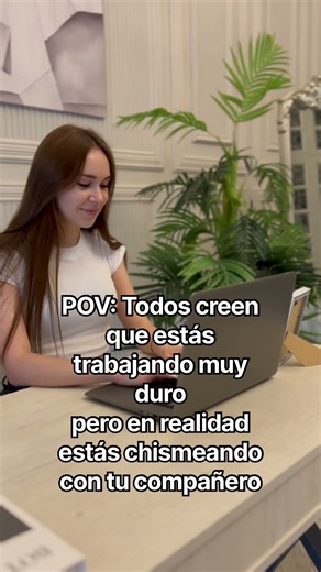 Chisme de oficina nivel ejecutivo 😂🤫 #oficina #humor #broma #godinez