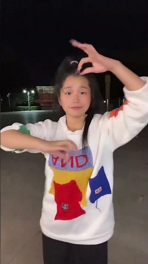 Choreographed Finger Dance for Lovesick Moon Fengbao's YouTube Share