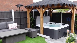 We made a customer visit to see Amy and her Santa Cora hot tub, and hear about why it's been a great experience for the whole family. | Blue Whale Spa