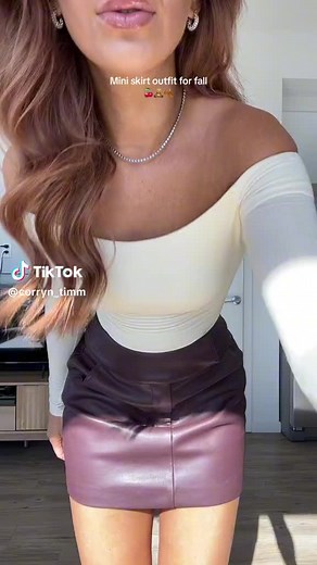 魅力的なレザーのミニスカートスタイル