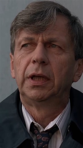 X-files France | The X-files Saison 04 - Épisode 07 Titre : L'homme à la cigarette L'homme à la cigarette ayant toujours été une énigme pour lui,... | Instagram