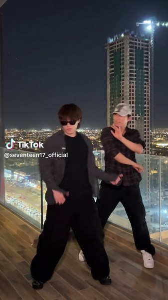 Seventeen Members Show Off Dance Skills in Smooth Routine