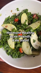 A little lesson in women’s hormones: After you ovulate, your estrogen levels drop (or they should) and progesterone levels rise. Often times, our bodies don’t expel the excess estrogen hormones and they can build up in the body causing pms symptoms, including acne. Foods like kale help our bodies to process and expel estrogen and help to keep our hormones more balanced. I typically eat a kale based salad for lunch in the two weeks leading up to my period to help keep my hormones balanced 🫶🏻 Co