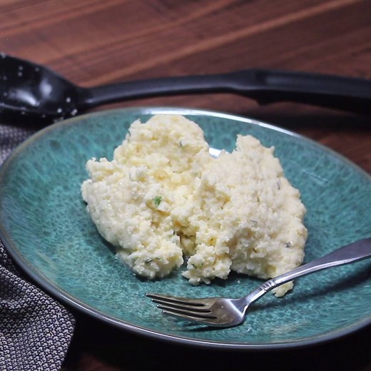 A simple low carb cauliflower soufflé made in the pressure cooker. See the full recipe --> https://lowcarbyum.com/pressure-cooker-cauliflower-souffle/ | Low Carb Yum