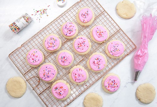 Recipe: https://sugargeekshow.com/recipe/original-lofthouse-cookie-recipe/ Looking for a true copycat Lofthouse cookie recipe? Look no further! These cookies are super soft, cakey, and perfectly sweet, just like the Lofthouse cookies you remember. No sour cream, the secret is in the cake flour! I even made this recipe by using the same ingredients that were on the Lofthouse cookie packaging. 😄 | Sugar Geek Show