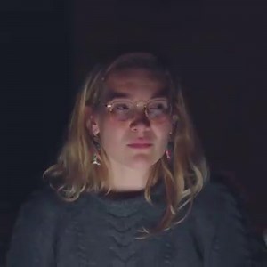 220K views · 57 reactions | FAITES ATTENTION! ILS SONT DERRIÈRE VOUS. Vous avez eu froid dans le dos? Vous avez l'impression qu'on vous espionne? Alors utilisez Ecosia, le moteur de recherche qui plante des arbres et qui ne vous harcèle pas. | Ecosia | Facebook