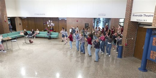 Blugolds organize flash mobs, part of “Dance Appreciation Class”
