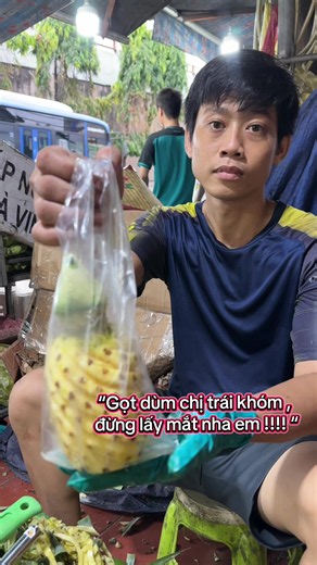 Gọt dùm chị trái khóm khỏi lấy mắt và cái kết #giadinhtoloan #xuhuongtiktok #vualoanthuduc