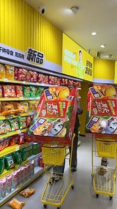 #Fun! Take a look at this supermarket in central #China's Changsha that sells super-sized #snacks. #funny | Shanghai Daily 上海日报