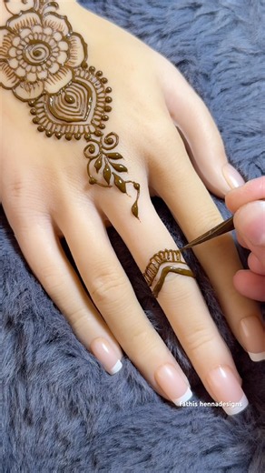 Simple MehndiDesign #simplemehndi #easymehndi #simplehenna #hennadesign #mehendidesign