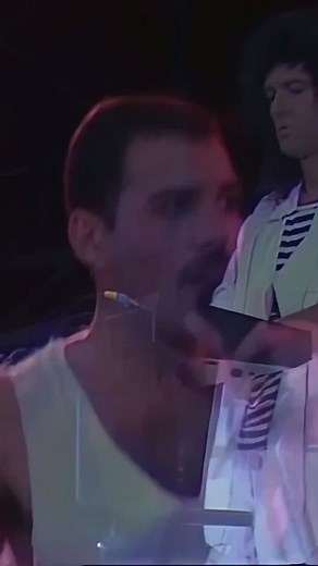 Who wants to live forever, Wembley 1986 ᅠ⠀ #freddiemercury #farrokhbulsara #queenband #queen #rock #music #king #love #god #forever #legend #1980s #80s #freddie #mercury #retro #magictour #concert #show #stage #wembley #stadium #brianmay #johndeacon #rogertaylor #london